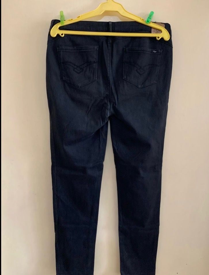 Freego Pants Womens (Category: Jeans) located in Valenzuela. Submitted by clickandshoppreloved (Listing ID 1465967923, Image 2). Description: Freego Pants Womens Original, Onhand 34 Size On Tag Waist : 34in Height: 39 Color : Black (Issue: Stitch back part, see lastpic).