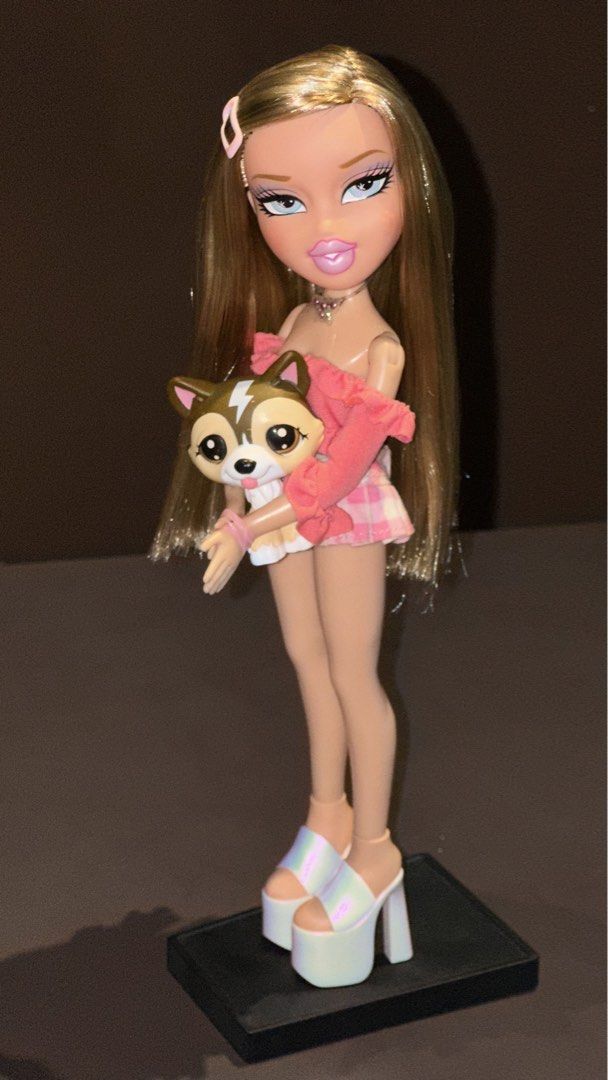 FS: Birthday Bash Cloe (Category: Kids Toys) located in Manila. Submitted by ashishi_dougie (Listing ID 1466066327, Image 2). Description: FS: Birthday Bash Cloe 🫧🎀 ₱2500 -comes with random clothes and shoes -no screening issues -hair needs wash again Location: Pasig City MOP: MARIBANK MOD: J&T|LALAMOVE.