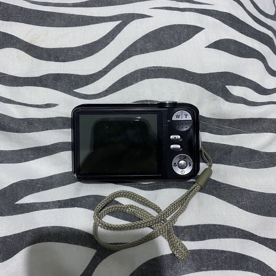 fujifilm jv200 | digicam (Category: Cameras) located in Tarlac. Submitted by jelugh (Listing ID 1466074700, Image 2). Description: NEED IREPAIR — goods pa siya need niyo lang ipaayos yung lens sa loob sa technician. ipapa center niyo lang siya kasi hindi siya nakagitna/ misaligned siya. — flash working. buttons working (yung iba need pindutin ng mabuti pero once u get the hang of it, goods na.