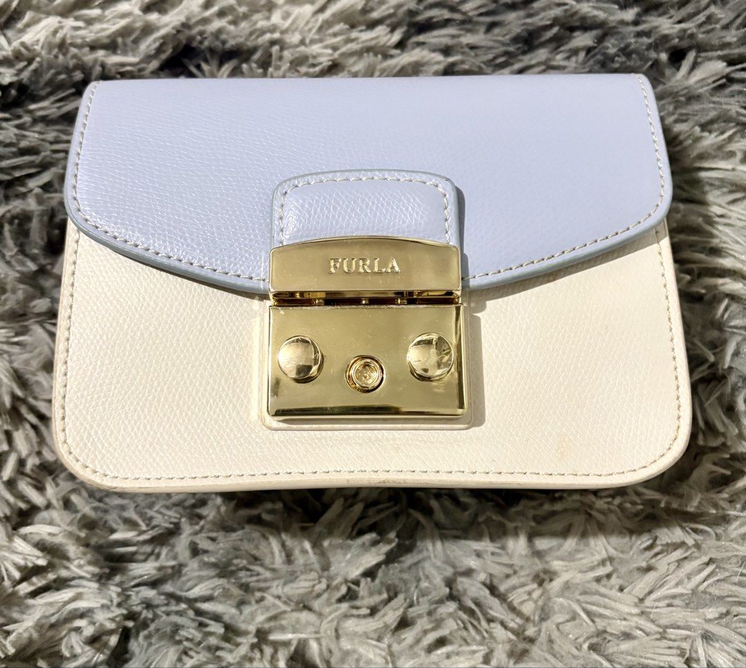 Furla mini bag (Category: Luxury Bags & Wallets) located in Manila. Submitted by jlj_v.2_oshop (Listing ID 1466151019, Image 2). Description: Original Furla Metropolis Brava Mini Crossbody Bag in a colorblock design with a light blue flap, white body, and gold-tone metal lock.