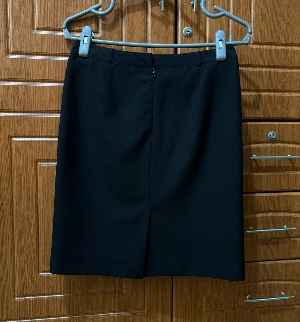 G2000 Black Office/Formal Skirt Size 34 (Category: Skirts) located in Quezon City. Submitted by garagesale2026 (Listing ID 1466133397, Image 1). Description: - Used a few times - In very good condition - Waist: 28"; Length: 19".