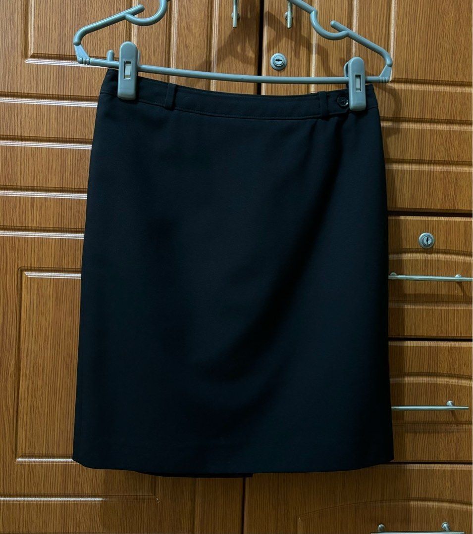 G2000 Black Office/Formal Skirt Size 34 (Category: Skirts) located in Quezon City. Submitted by garagesale2026 (Listing ID 1466133397, Image 2). Description: - Used a few times - In very good condition - Waist: 28"; Length: 19".