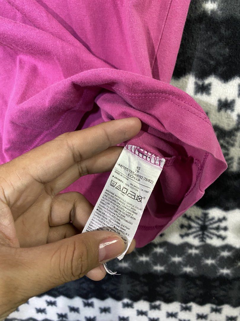 GAP (Category: Tshirts & Polo Shirts ) located in General Santos City (Dadiangas). Submitted by nokkie_thrift (Listing ID 1466139031, Image 3). Description: Gap Good condition Dimes 21x26 .