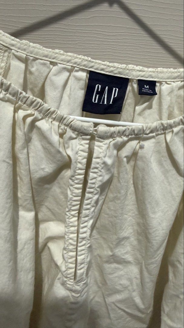 Gap Linen Puff Sleeves Top (Category: Blouses) located in Quezon City. Submitted by dinesaur (Listing ID 1466062441, Image 2). Description: .