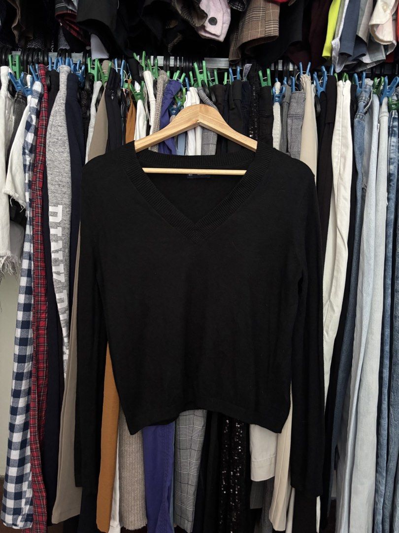 GAP longsleeve (Category: Longsleeves) located in Pila. Submitted by isabelasthriftclothes (Listing ID 1466115276, Image 1). Description: .