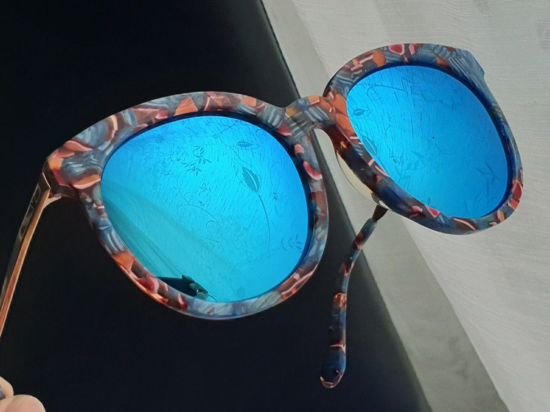 Gentle Monster Lovesome Sunglasses (Category: Sunglasses & Eyewear) located in Quezon City. Submitted by WasalakTwo (Listing ID 1466150617, Image 3). Description: Straight from Korea Excellent condition Clean and presentable Open for delivery nationwide.