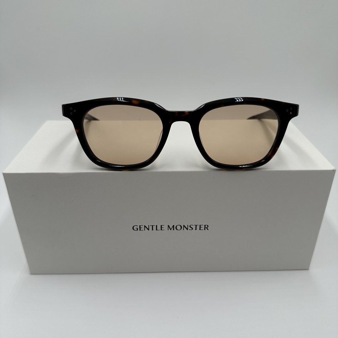 GENTLE MONSTER NOHO SUNGLASSES (Category: Luxury Accessories) located in Talavera. Submitted by puppyinsane (Listing ID 1466113224, Image 1). Description: BRAND NEW & AUTHENTIC .