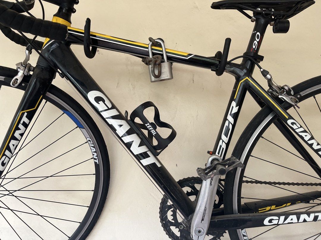 Giant SCR road bike (Category: Bicycles) located in Bacoor. Submitted by jadooo (Listing ID 1466148291, Image 3). Description: Size Small 46/50 FSA Omega Crank pressfit BB Giant SR2 rimset EC90 carbon seatpost EC90 saddle 10 speed Tiagra groupset (STI,RD,FD,cogs and chain) RFS: di na nagagamit PM for details Bacoor meet up/pick up.