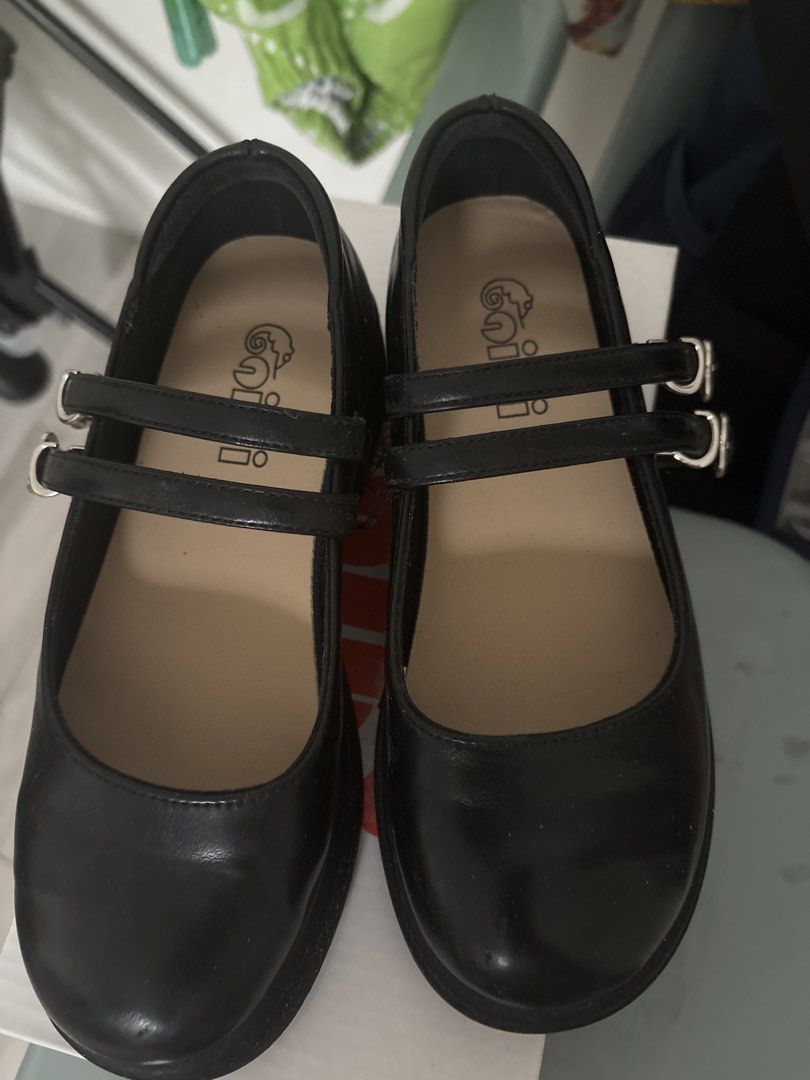 Gibi Black Mary Jane School Shoes (Category: Babies & Kids Fashion) located in Las Pinas. Submitted by Rainetots (Listing ID 1465968018, Image 2). Description: Gibi brand black shoes. Double strap design with metal buckles. Round toe, chunky sole. Original shoebox included in red and white. Clean insoles with visible Gibi logo print. Smooth synthetic leather material. size on tag: 29 best fit:6-7 years old.