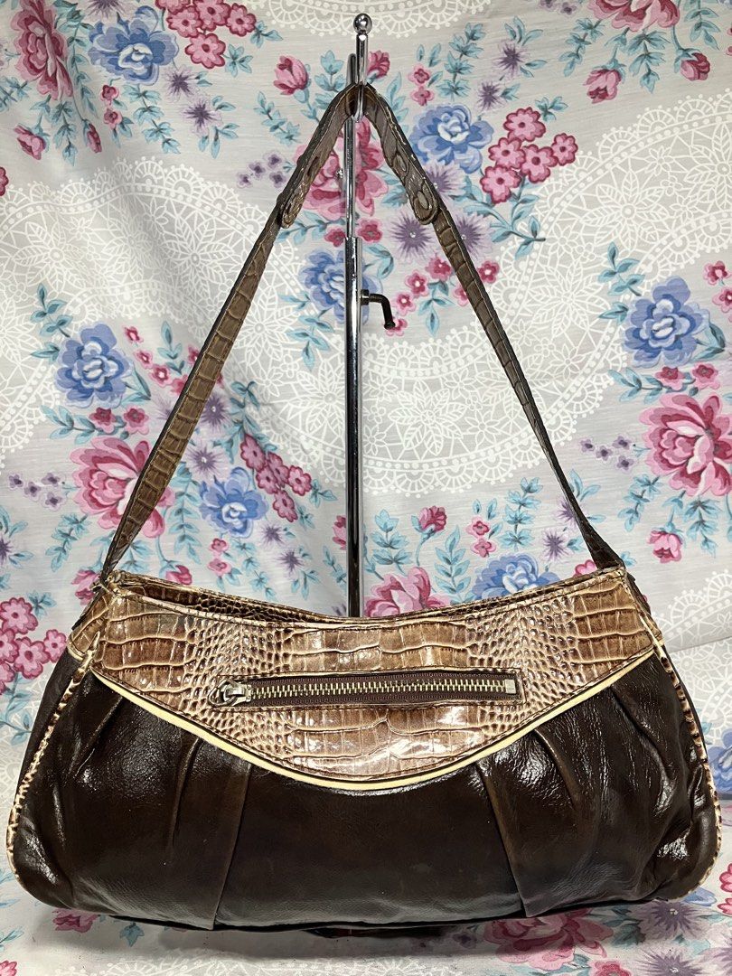 GJILI FAUX CROCODILE & LEATHER PATCHWORK SHOULDER BAG (Category: Shoulder Bags) located in General Mariano Alvarez. Submitted by adonid (Listing ID 1465967290, Image 2). Description: GJILI FAUX CROCODILE & LEATHER PATCHWORK SHOULDER BAG GOOD CONDITION NORMAL SIGN OF USAGE ONLY.