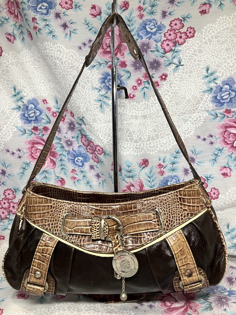 GJILI FAUX CROCODILE & LEATHER PATCHWORK SHOULDER BAG (Category: Shoulder Bags) located in General Mariano Alvarez. Submitted by adonid (Listing ID 1465967290, Image 1). Description: GJILI FAUX CROCODILE & LEATHER PATCHWORK SHOULDER BAG GOOD CONDITION NORMAL SIGN OF USAGE ONLY.
