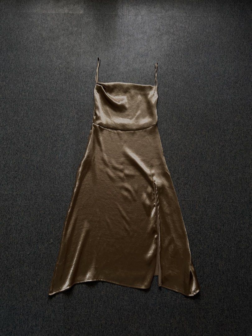 gold long dress with slit (Category: Dresses) located in Rizal. Submitted by wornbyparis (Listing ID 1466022203, Image 2). Description: .