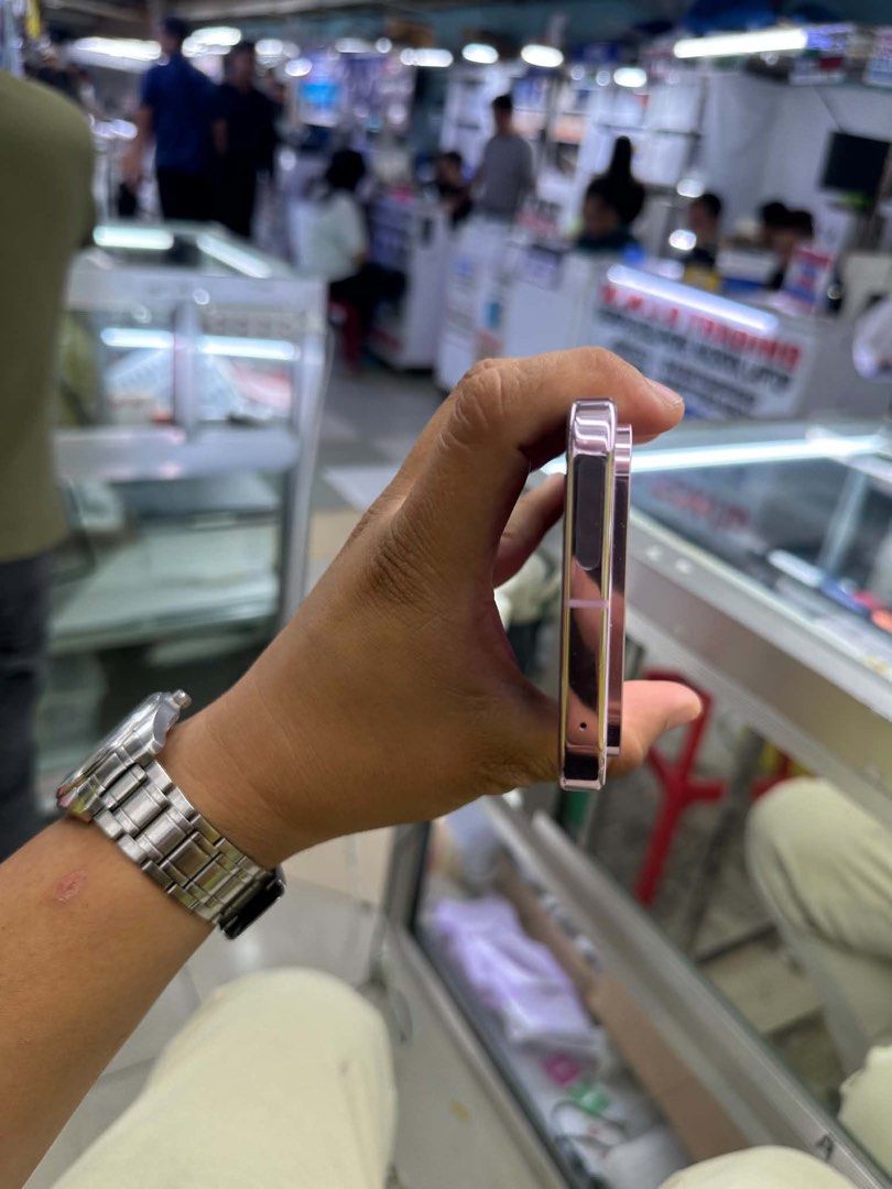 Google pixel 9 Pro XL 256GB openline US variant No issues (Category: Other Gadgets) located in San Juan City. Submitted by najihahtelecomshop2018 (Listing ID 1466108645, Image 2). Description: Legit Store | Original unit FOR SALE | TRADE / SWAP ▫️INSTALLMENT thru: 🔸Credit Card (straight / installment) 🔸Ggives / Gcredit + 6% interest 🔸Spay Later + 6% interest (RFS: Buy and Sell any kinds of Gadgets) Description: Google pixel 9 Pro XL 256GB Open