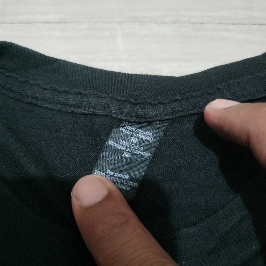 GORILLAZ BAND SHIRT (Category: Tshirts & Polo Shirts ) located in Sariaya. Submitted by social_animalz (Listing ID 1466128746, Image 2). Description: 23 x 29 with cracks and 2 tiny holes shipping fee is not included.