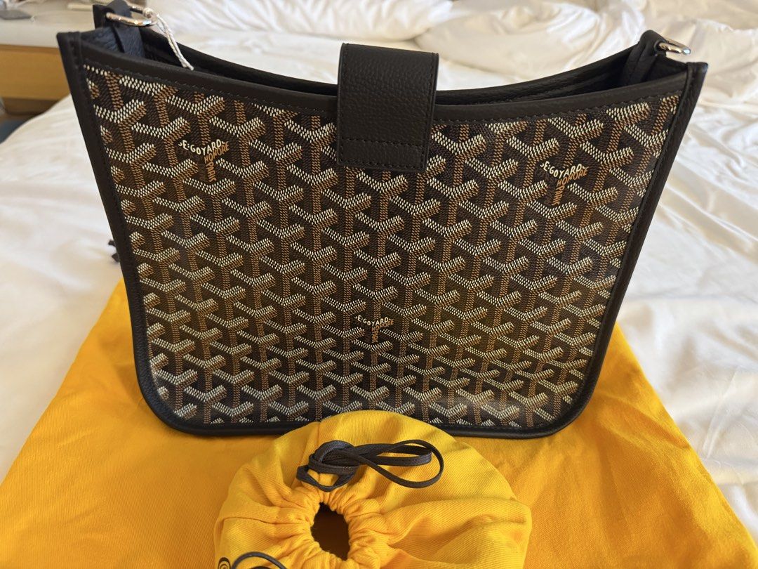 Goyard Musette Messenger Bag (Category: Luxury Bags & Wallets) located in Manila. Submitted by flojo1220 (Listing ID 1465982980, Image 2). Description: - 100% brand new and authentic - leather finish, latest design from Goyard - Sleek and modern design as shown in pictures - Perfect for everyday use, unisex - Ready for fast shipping nationwide Comes with dustbag and paperbag.