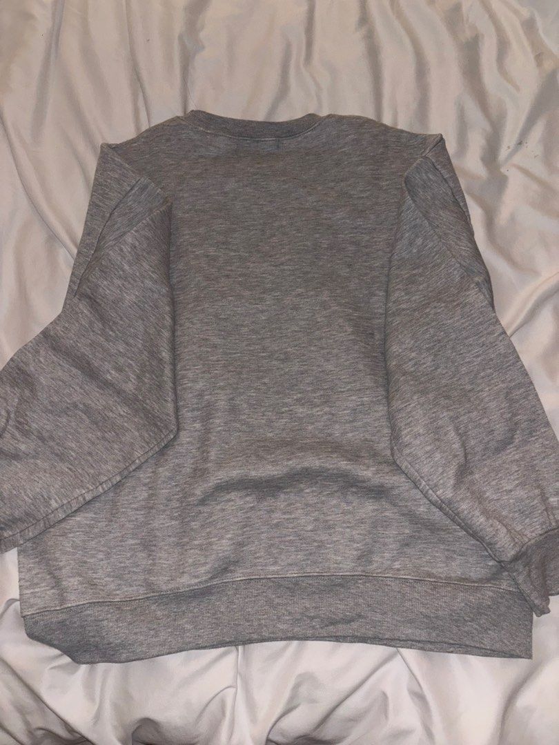 Gray Oversized Crewneck Sweater (Category: Longsleeves) located in Muntinlupa City. Submitted by shigglegitter27 (Listing ID 1466123354, Image 2). Description: Gray Oversized Crewneck Sweater • Size: M • No stains or defects, worn once!! • From: South Korea.