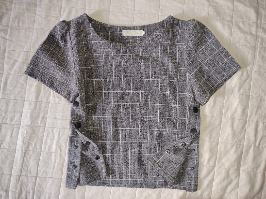 Gray Plaid Grid Short Sleeve Top with Snap Button on Both Sides (Category: Others Tops) located in Tarlac. Submitted by your_finds (Listing ID 1466010527, Image 2). Description: Description: - Small ang size - Gray ang color - Snap Button on both sides Condition: 9/10 / Very good condition Medida size (inch) Bust: 33 Length: 19.5.