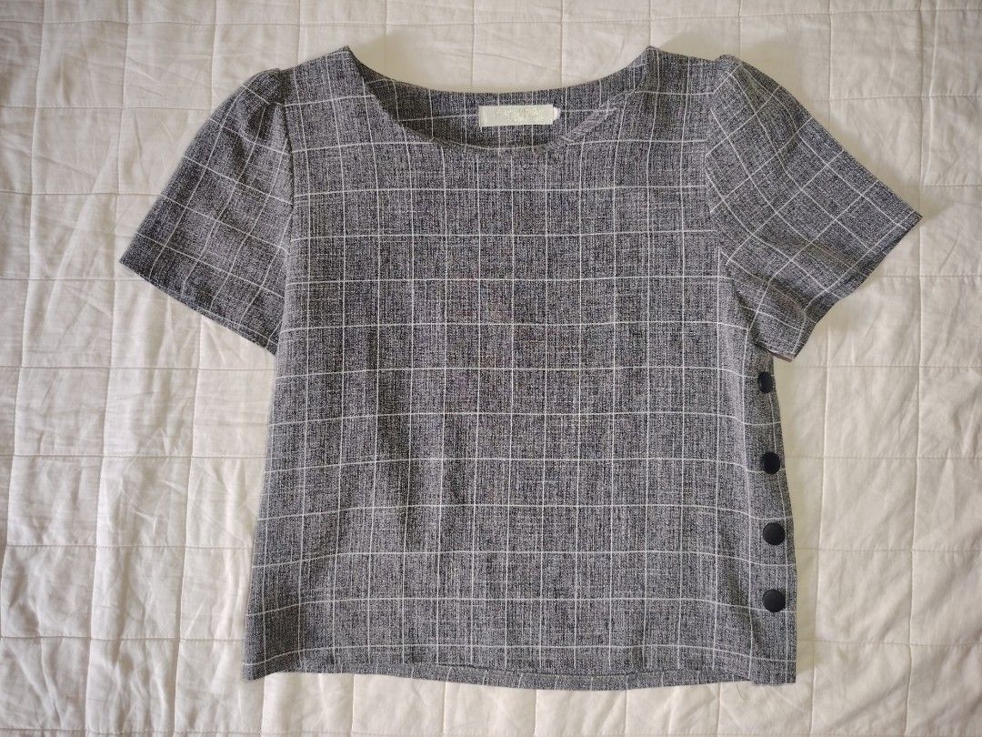 Gray Plaid Grid Short Sleeve Top with Snap Button on Both Sides (Category: Others Tops) located in Tarlac. Submitted by your_finds (Listing ID 1466010527, Image 1). Description: Description: - Small ang size - Gray ang color - Snap Button on both sides Condition: 9/10 / Very good condition Medida size (inch) Bust: 33 Length: 19.5.