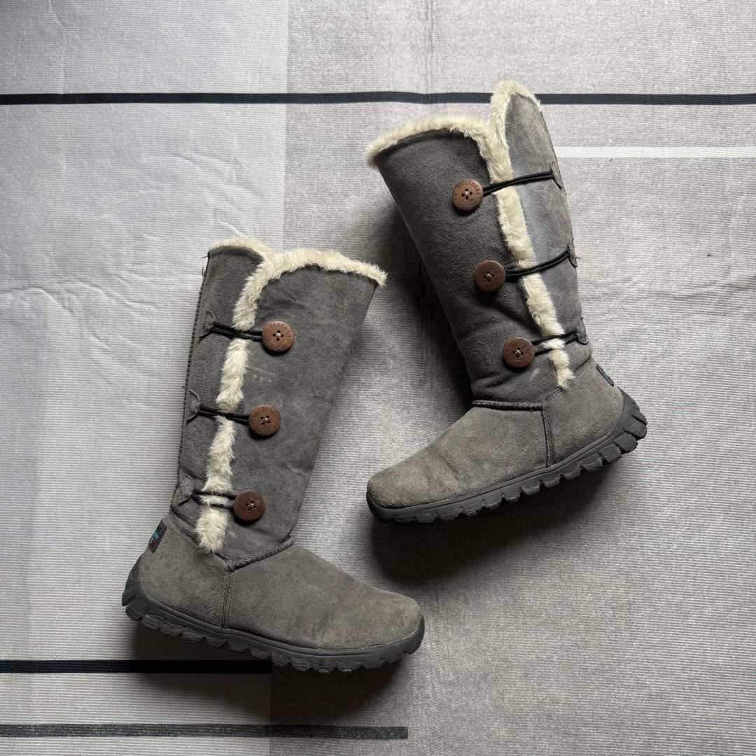 Gray Skechers suede mid-calf boots (Category: Boots) located in Baguio. Submitted by puss_n_boots2600 (Listing ID 1466150374, Image 1). Description: Size 36 No Flaws.