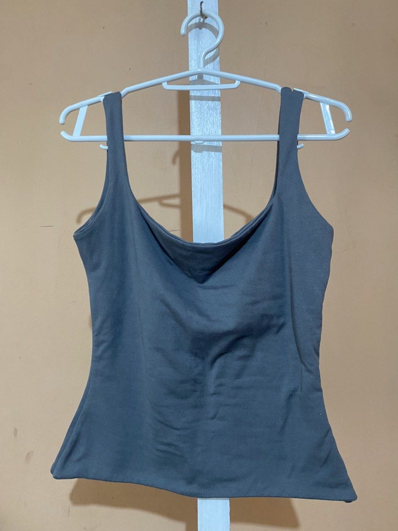 Gray Tank Top (Category: Others Tops) located in Siniloan. Submitted by klo.zettefinds (Listing ID 1465963652, Image 1). Description: .