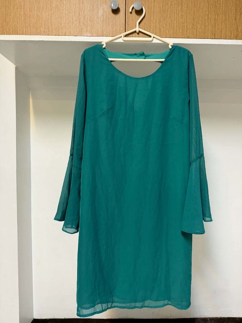 Green Dress (Category: Dresses) located in Manila. Submitted by atozstuff (Listing ID 1466108653, Image 1). Description: .