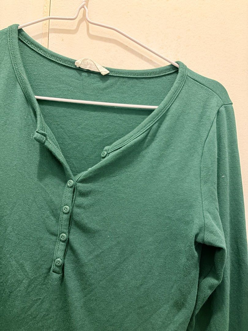 Green long sleeve button-down top Henley shirt (Category: Longsleeves) located in Pasay City. Submitted by notellyyyy (Listing ID 1465994886, Image 2). Description: - Color: Dark green - Style: Long sleeve with henley neckline and button placket - Material: Soft and comfortable fabric - Fit: Comfortable, great for everyday wear or layering.