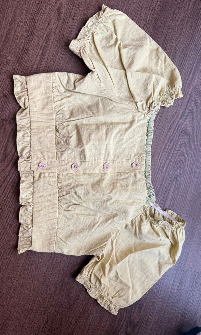 Green Playdress Crop Top (Category: Blouses) located in Manila. Submitted by venus_se (Listing ID 1466075895, Image 1). Description: .