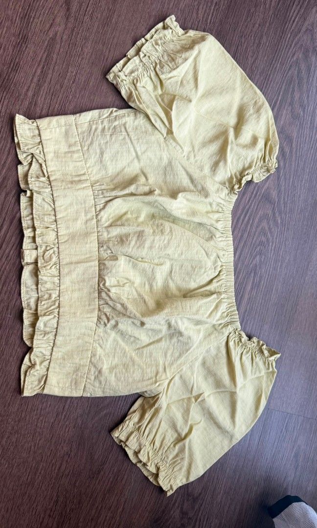 Green Playdress Crop Top (Category: Blouses) located in Manila. Submitted by venus_se (Listing ID 1466075895, Image 2). Description: .