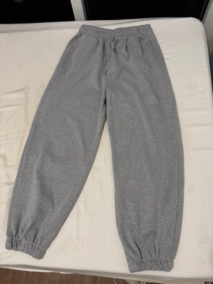 Grey Joggers (Category: Activewear) located in Pasig City. Submitted by lae.c (Listing ID 1466122756, Image 1). Description: - With drawstring elastic, fits 24-26" waist - Gray lounge sweatpants .
