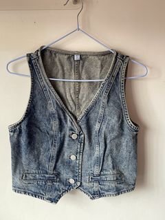 (Category: ) located in . Submitted by everyday.closet (Listing ID 1466016916, Image 1). Description: .