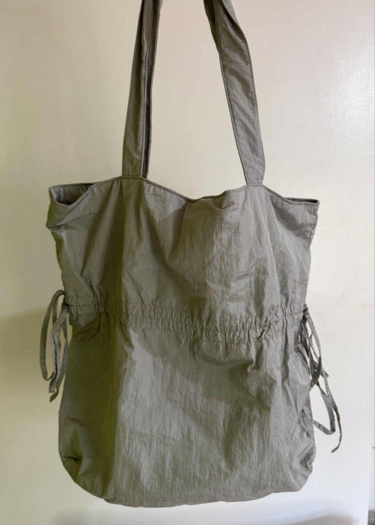 GU Gray Gathered Tote Bag (Category: Tote Bags) located in Antipolo. Submitted by dvn_sbrpn (Listing ID 1465956383, Image 1). Description: GU gathered tote bag in gray Magnet closure With small stain in interior pocket Used once as extra bag during Japan trip.