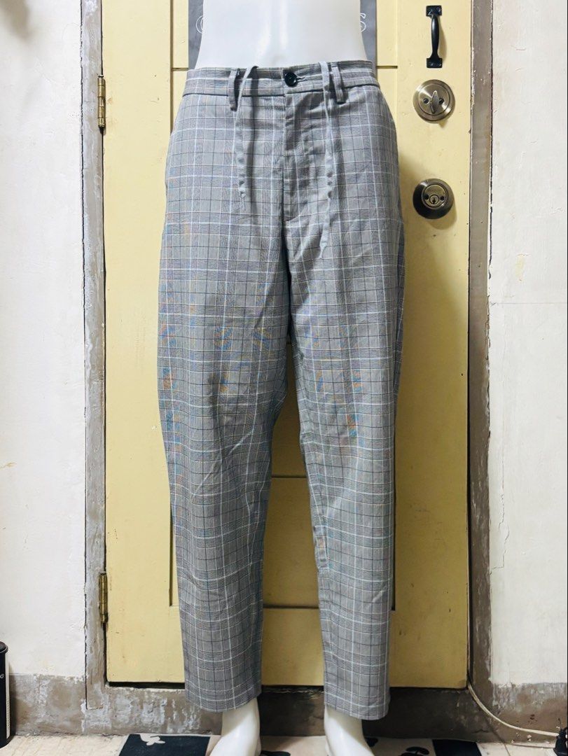 GU Men's Easy Ankle Pants (Checkered Pattern) (Category: Trousers) located in Pasig City. Submitted by jie1031 (Listing ID 1465963556, Image 2). Description: GU Men’s Easy Ankle Pants (Checkered Pattern) Code: 321-344936 (31-01) Size on Tag: Medium Waist: 31-33 Length: 36 Color: black white gray checkered Material: polyester, rayon, and polyurethane No flaws, non-stretch, very nice ₱ 300 Payment first via bank transfer BPI or BDO or Gcash * Ship 