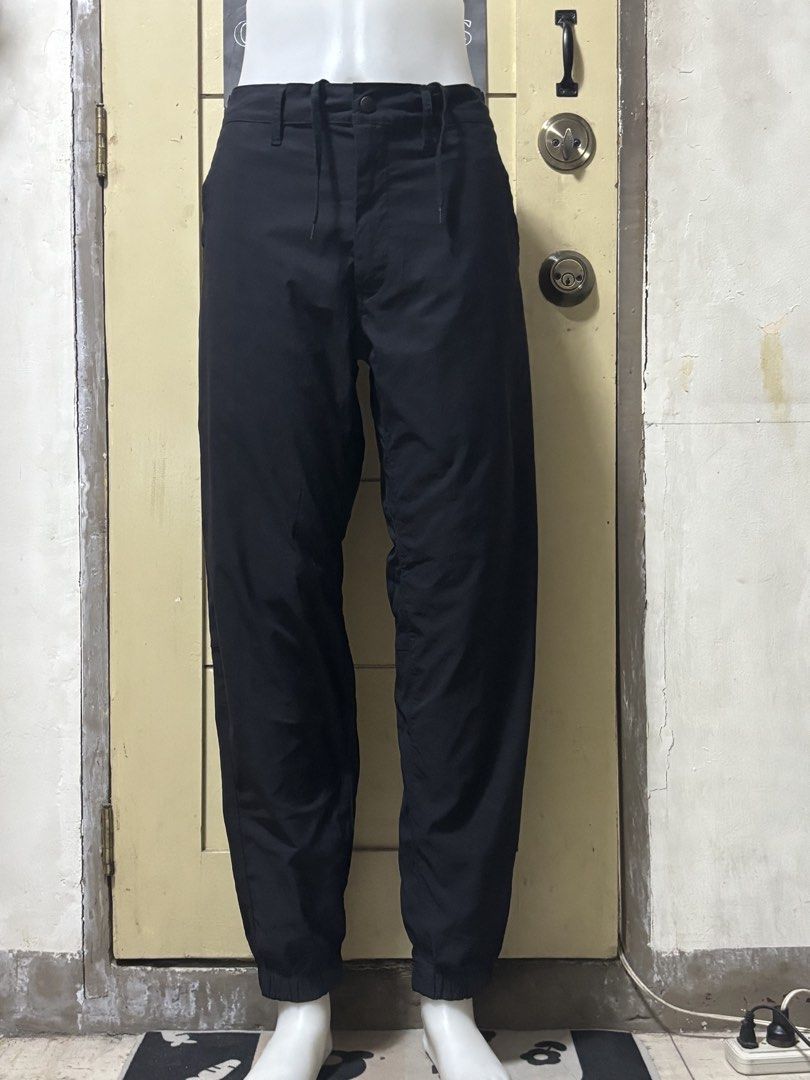 GU Stretch nylon pants/jogger (Category: Joggers) located in Pasig City. Submitted by jie1031 (Listing ID 1465962138, Image 2). Description: Code: 321-274873 Size on Tag: M Waist: 30-33 Length: 37 Color: black Material: Nylon and Polyurethane blend No flaws, slightly-stretch, like new ₱ 300 Payment first via bank transfer BPI or BDO or Gcash * Ship via lalamove or JNT * Meet up Megamall during Mon-Wednesday only 💖 Bundle Your Favorites and Save!