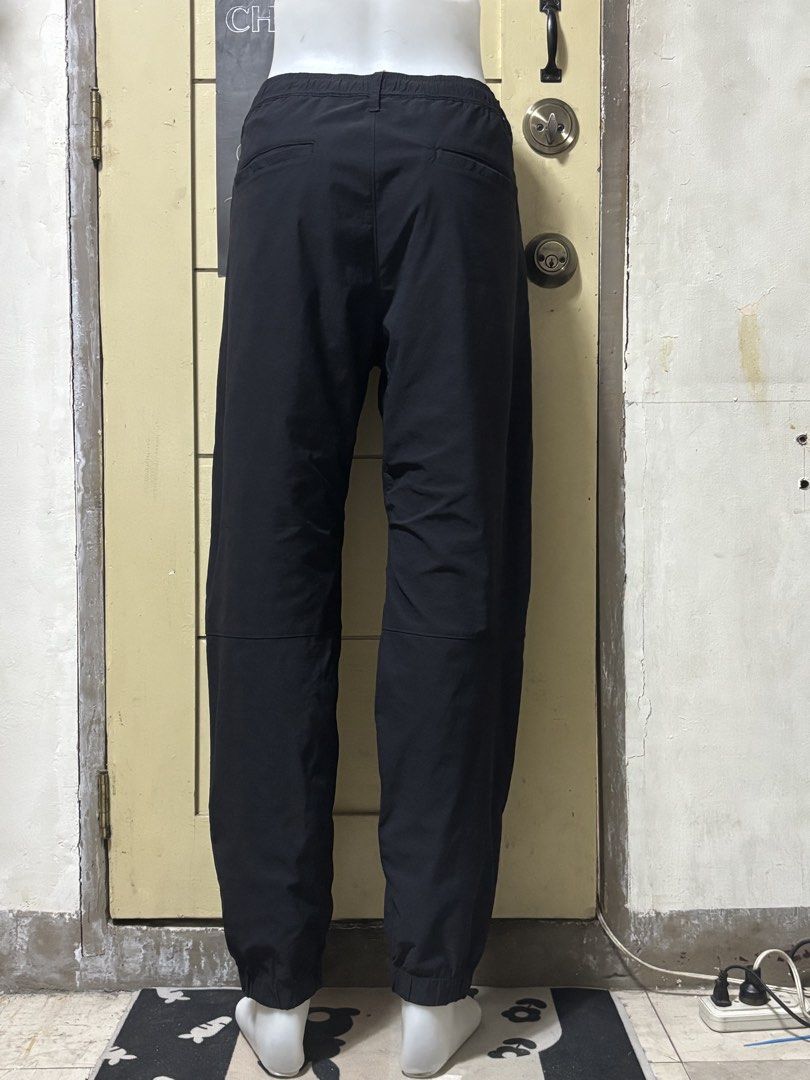 GU Stretch nylon pants/jogger (Category: Joggers) located in Pasig City. Submitted by jie1031 (Listing ID 1465962138, Image 3). Description: Code: 321-274873 Size on Tag: M Waist: 30-33 Length: 37 Color: black Material: Nylon and Polyurethane blend No flaws, slightly-stretch, like new ₱ 300 Payment first via bank transfer BPI or BDO or Gcash * Ship via lalamove or JNT * Meet up Megamall during Mon-Wednesday only 💖 Bundle Your Favorites and Save!