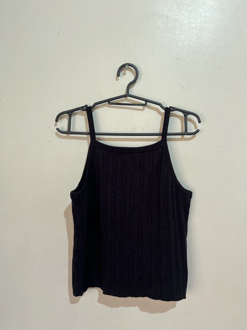 GU tank Top (Category: Sleeveless) located in Manila. Submitted by serra_shop (Listing ID 1466116266, Image 2). Description: GU BRAND 10/10 Size: Small Location: Pampanga Courier: J&T.
