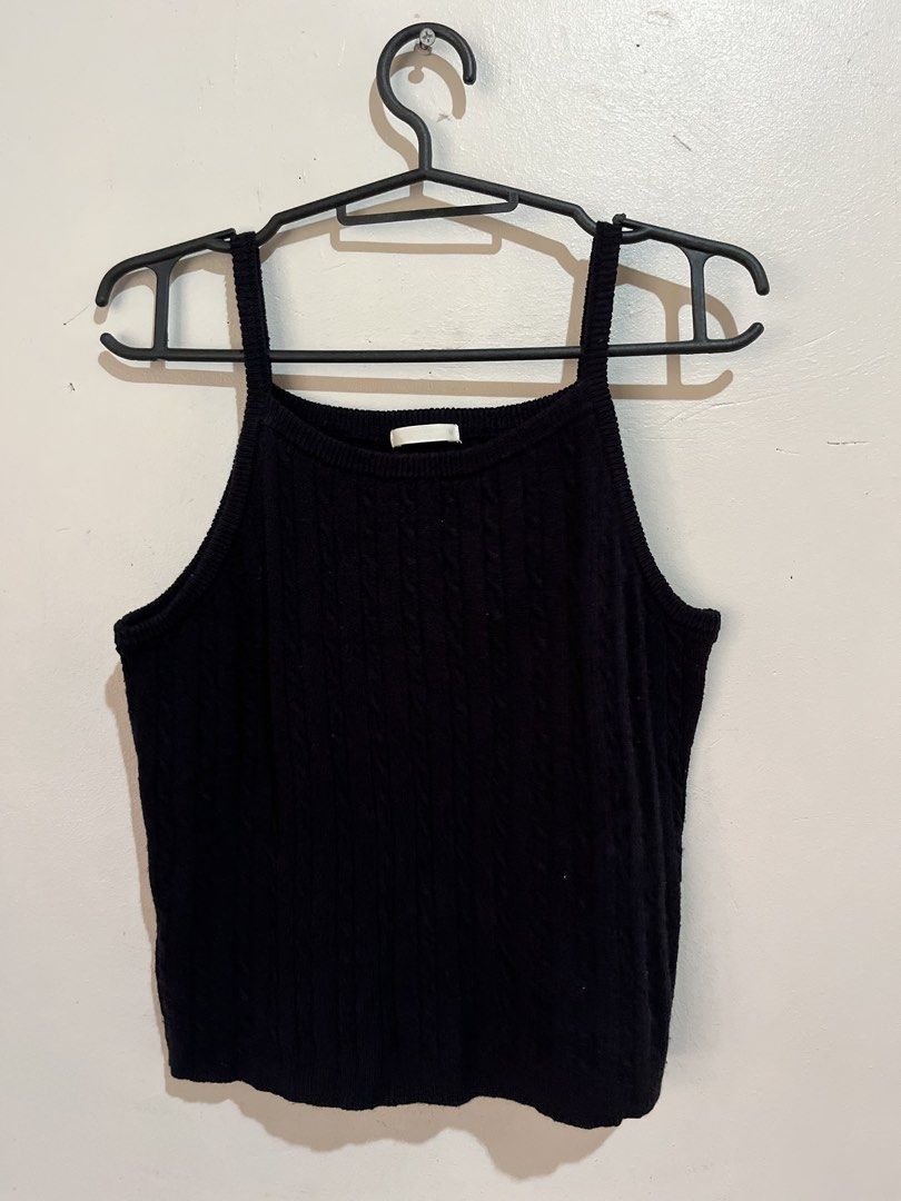 GU tank Top (Category: Sleeveless) located in Manila. Submitted by serra_shop (Listing ID 1466116266, Image 3). Description: GU BRAND 10/10 Size: Small Location: Pampanga Courier: J&T.