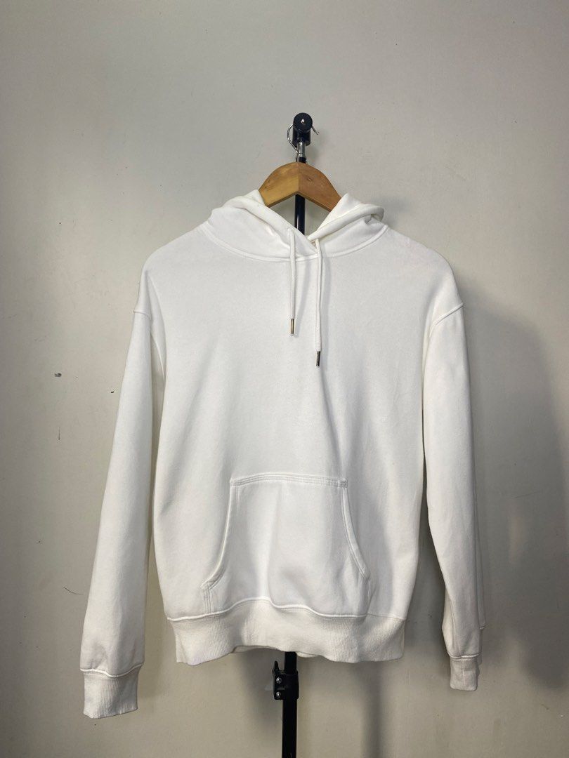 GU White Hoodie (Category: Hoodies) located in Cabanatuan. Submitted by topandbottomph (Listing ID 1466038733, Image 2). Description: - Brand: GU - Color: Plain White - Size: M - Material: Comfortable cotton blend - Details: Hood with drawstrings, front kangaroo pocket, ribbed cuffs and hem - Condition: Clean overall shape Dimes: 22x20 ✨ Good condition 💰₱349 ONLY! 💳 MOP: GCash / MariBank / BDO 📦 MOD: J&T 📌 Cabanatuan City, Nueva Ecija 📸 1st 