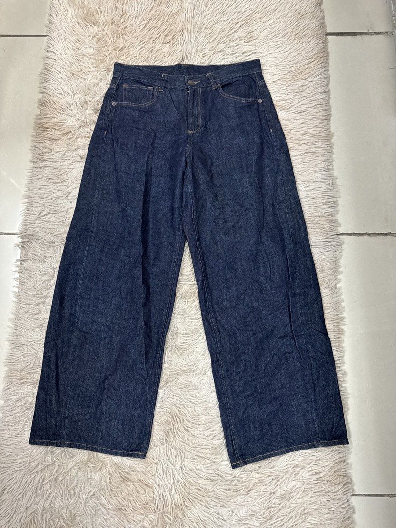 GU Wide Leg Pants (Category: Jeans) located in Guagua. Submitted by clothingbyl (Listing ID 1465985184, Image 1). Description: .