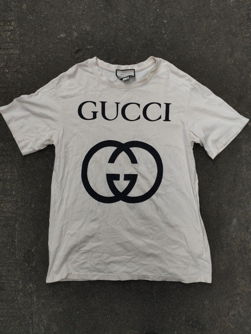 Gucci Big Print Tee (Category: Tshirts & Polo Shirts ) located in Manila. Submitted by neil_sellingaccount (Listing ID 1466084085, Image 1). Description: 21 width 29 length 9/10 color rate good condition issue: stains on back.