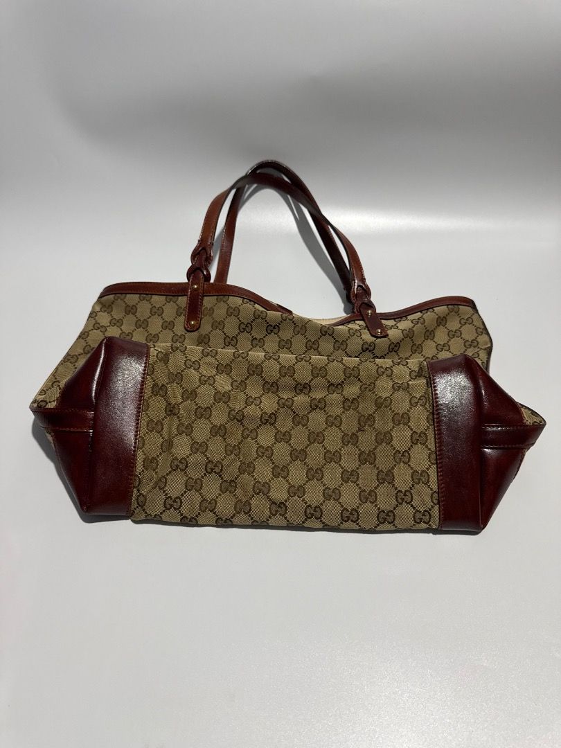 Gucci Canvas Tote Bag (Category: Luxury Bags & Wallets) located in Las Pinas. Submitted by coluxxexprelovedstreet1828 (Listing ID 1466139618, Image 3). Description: Authentic Gucci Tote Rank AB minus Signs of use Recolored leather parts Minimal dirts inside Guaranteed authentic Negotiable Detailed pics available upon request No to meet up Courier j&t, LBC (by schedule) Lalamove/grab around metromanila SF shoulder by buyer .