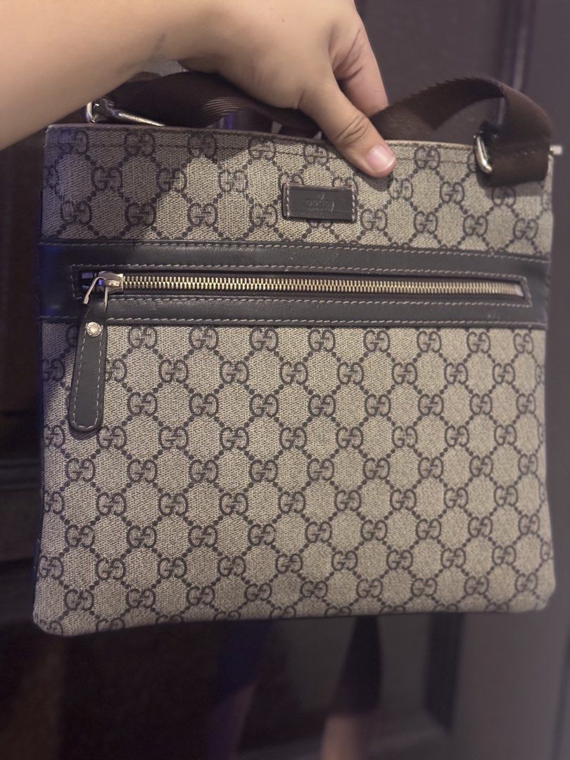 GUCCI Crossbody bag (Category: Luxury Bags & Wallets) located in Manila. Submitted by thriftyhaven2023 (Listing ID 1466008055, Image 1). Description: Normal signs of usage.