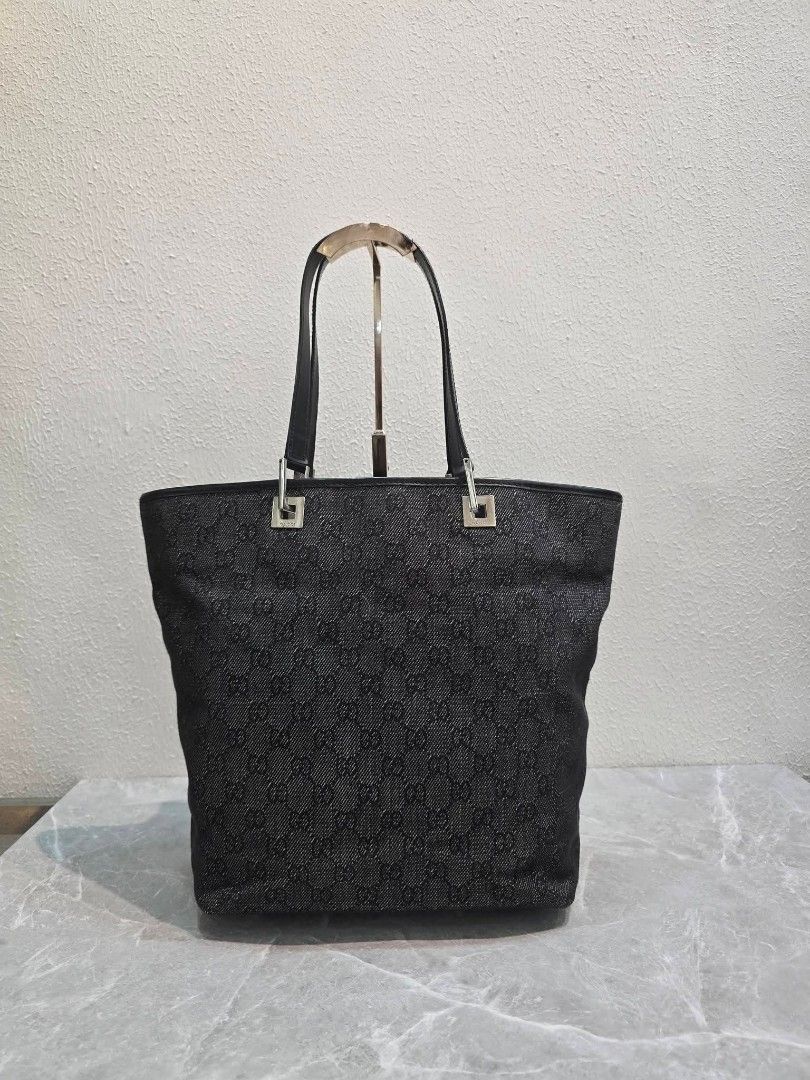 Gucci GG Canvas Tote Bag (Category: Tote Bags) located in Manila. Submitted by ej.collections (Listing ID 1466037267, Image 1). Description: ✅ NEGOTIABLE PRICE 📩 DM FOR INQUIRES / SEND AN OFFER 💯 GUARANTEED AUTHENTIC •SIZE: MEDIUM •CONDITION: EXCELLENT ON HAND / READY TO SHIP 📍DAVAO CITY.