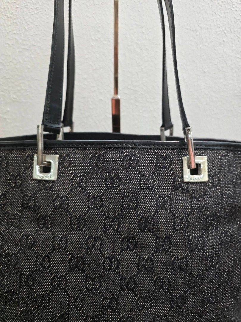 Gucci GG Canvas Tote Bag (Category: Tote Bags) located in Manila. Submitted by ej.collections (Listing ID 1466037267, Image 2). Description: ✅ NEGOTIABLE PRICE 📩 DM FOR INQUIRES / SEND AN OFFER 💯 GUARANTEED AUTHENTIC •SIZE: MEDIUM •CONDITION: EXCELLENT ON HAND / READY TO SHIP 📍DAVAO CITY.