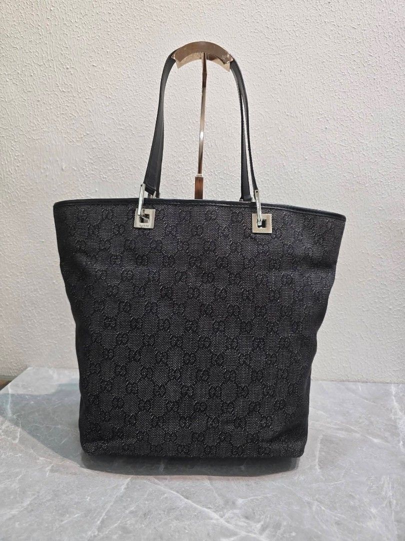 Gucci GG Canvas Tote Bag (Category: Tote Bags) located in Manila. Submitted by ej.collections (Listing ID 1466037267, Image 3). Description: ✅ NEGOTIABLE PRICE 📩 DM FOR INQUIRES / SEND AN OFFER 💯 GUARANTEED AUTHENTIC •SIZE: MEDIUM •CONDITION: EXCELLENT ON HAND / READY TO SHIP 📍DAVAO CITY.