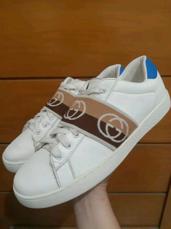 Gucci white leather and interlocking G sneakers (Category: Sneakers) located in Koronadal. Submitted by joeannmahi28609 (Listing ID 1466037915, Image 2). Description: Gucci white leather and Gucci interlocking G low top sneakers made in Italy size eur 41.5 for men only in goods condition ukay source wow ganda nito sino bet nito mine nyo na.