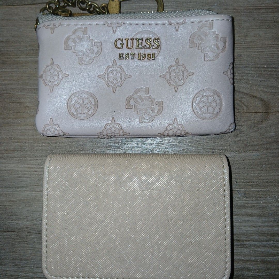 GUESS CARD WALLET free bifold wallet (Category: Wallets & Card holders) located in Manila. Submitted by twentyfifthbymaria (Listing ID 1466046541, Image 1). Description: decluttering personal item.