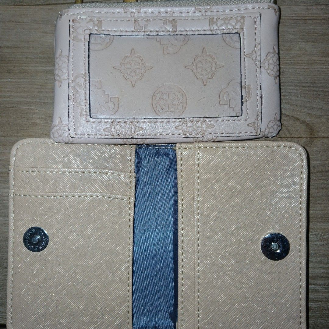 GUESS CARD WALLET free bifold wallet (Category: Wallets & Card holders) located in Manila. Submitted by twentyfifthbymaria (Listing ID 1466046541, Image 2). Description: decluttering personal item.