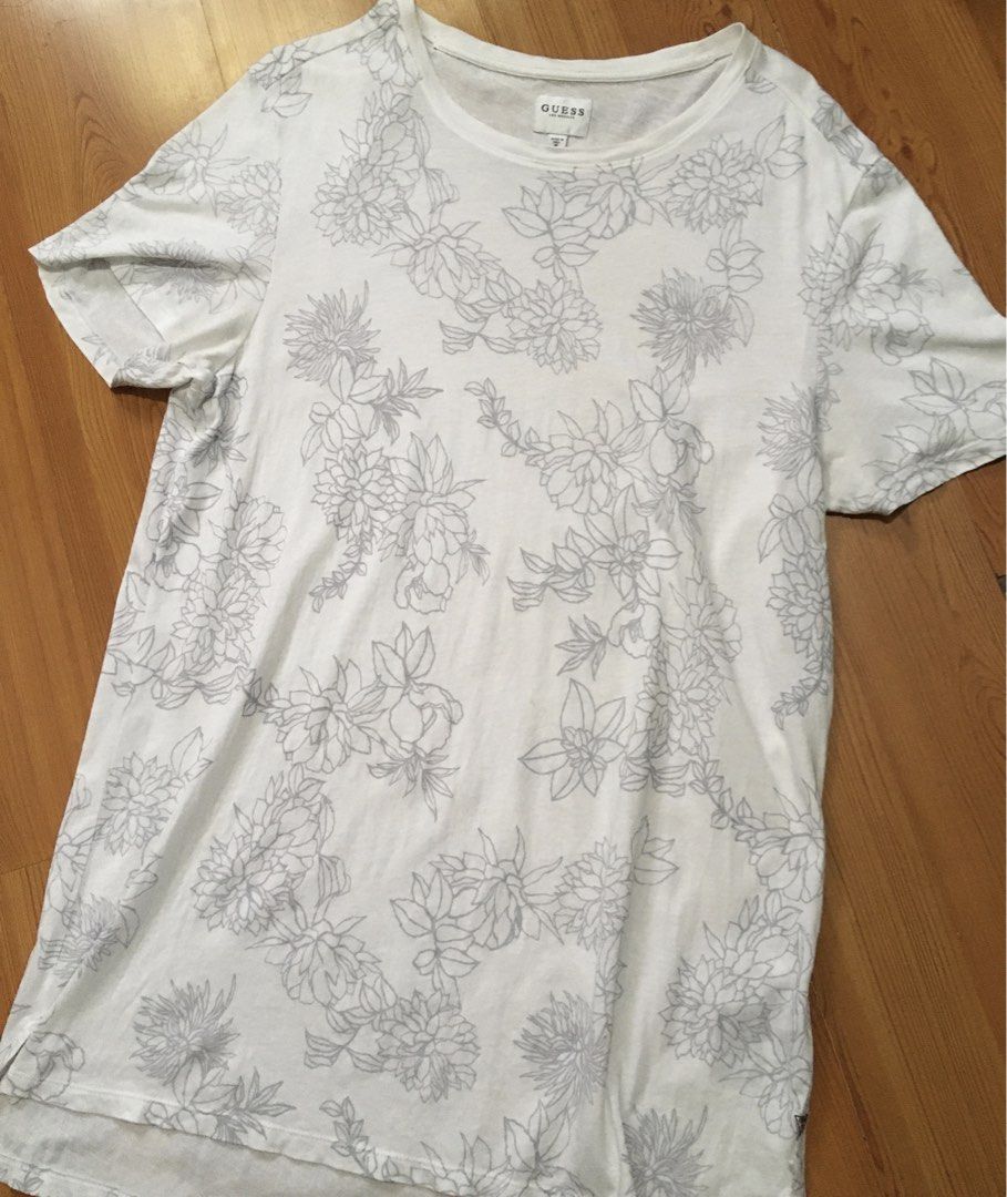 Guess floral shirt (Category: Tshirts & Polo Shirts ) located in San Juan City. Submitted by sashoppeepipi (Listing ID 1466032674, Image 2). Description: .