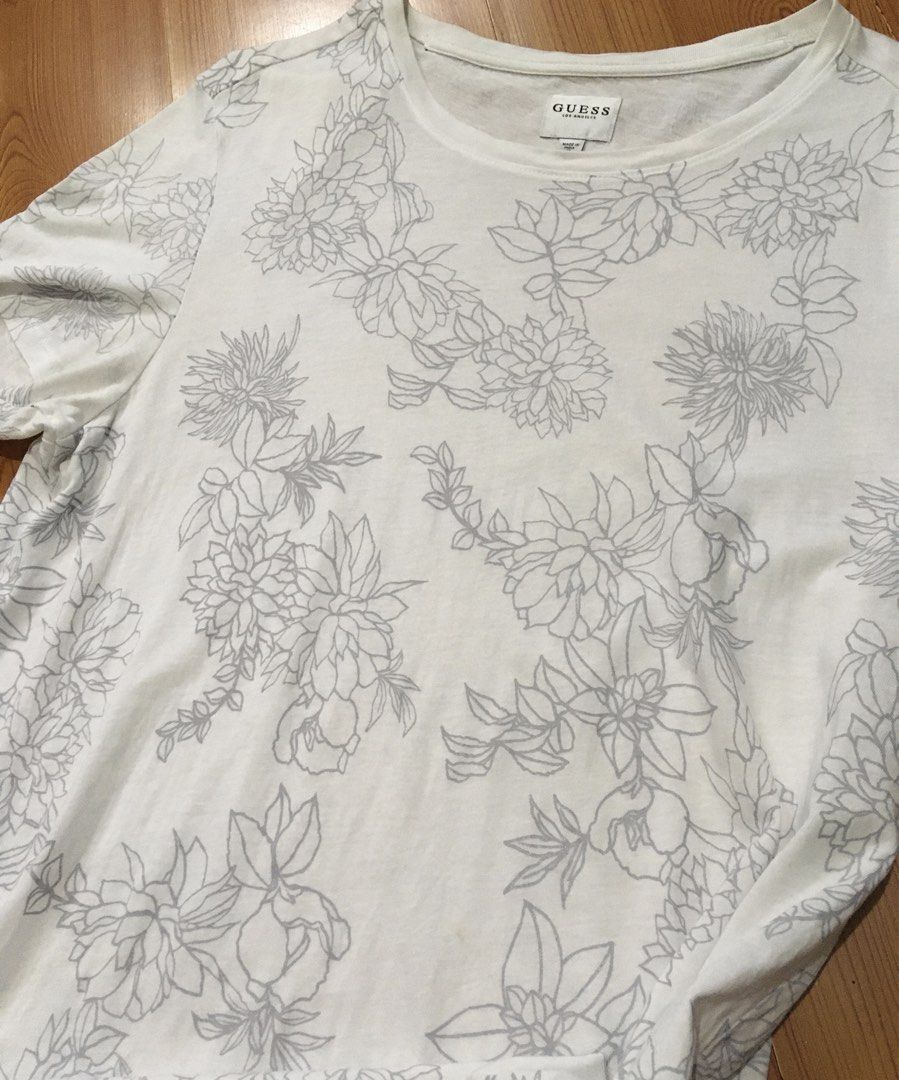 Guess floral shirt (Category: Tshirts & Polo Shirts ) located in San Juan City. Submitted by sashoppeepipi (Listing ID 1466032674, Image 3). Description: .