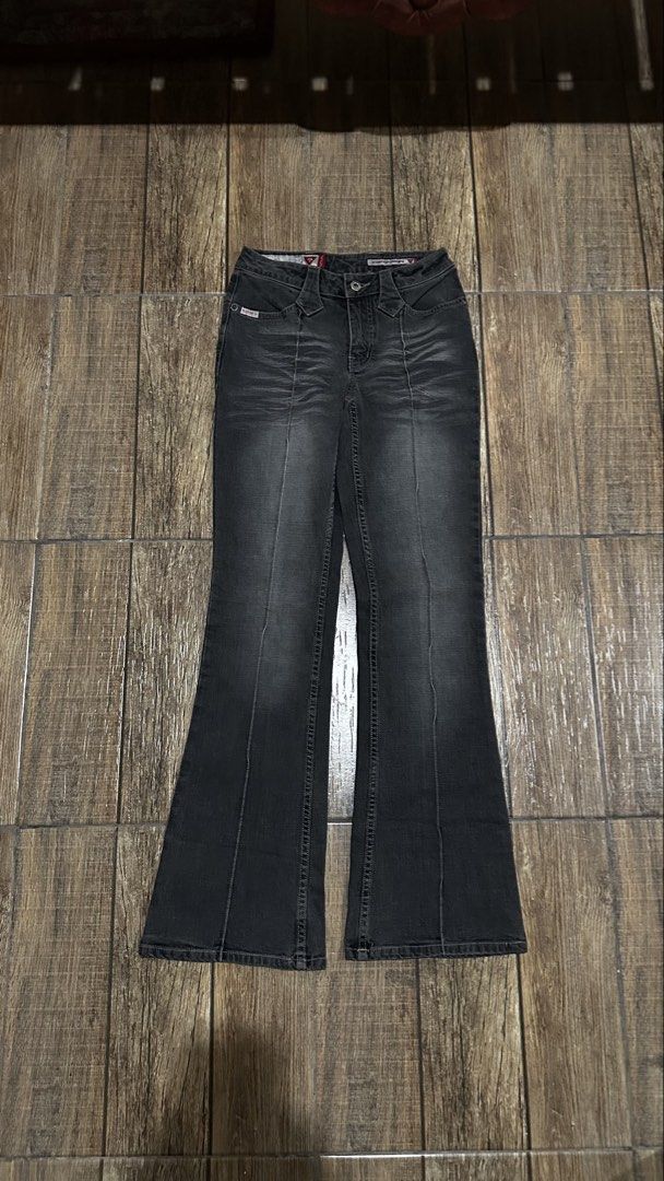 GUESS JEANS (Category: Jeans) located in Manila. Submitted by urban.vintage (Listing ID 1466022588, Image 1). Description: NONE (NEED WASH) GCASH (NO COD) SHIP VIA: LALAMOVE & J&T LOCATION: PASIG CITY LENGTH: 40 WIDTH :27 OPENING : 9.